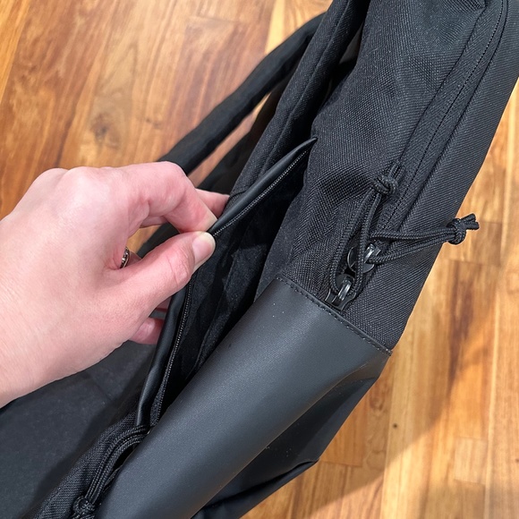 Incase Backpack - Picture 5 of 11